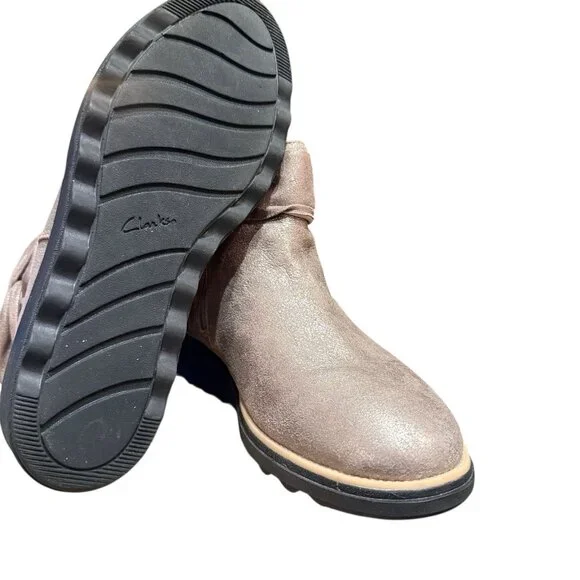 Clarks Pewter Metallic Leather Sharon Salon Bow Comfort Ankle Boots Size 7 - Picture 4 of 5